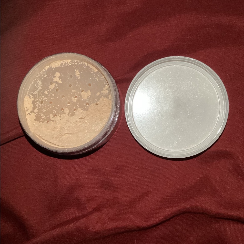 Wet n Wild Translucent Setting Powder - Picture 2 of 3